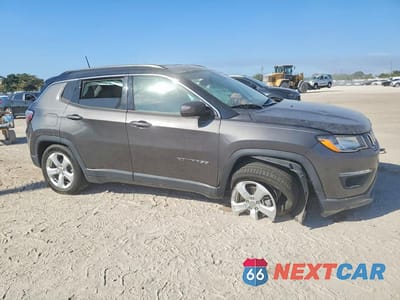 Czwarte zdjęcie samochodu z boku: 2018 JEEP COMPASS LATITUDE VIN:3C4NJCBB5JT256996 - miniatura