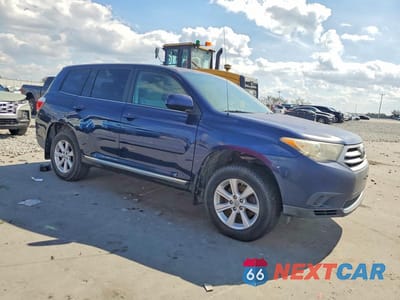 Czwarte zdjęcie samochodu z boku: 2011 TOYOTA HIGHLANDER BASE VIN:5TDZA3EH0BS016798 - miniatura