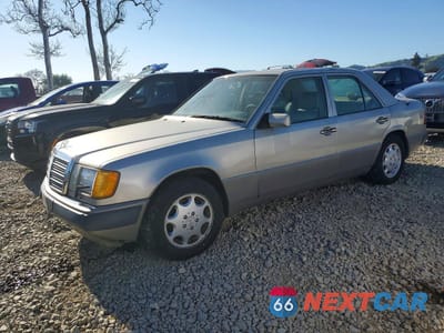 1993 MERCEDES-BENZ 400 E WDBEA34E4PB841875 - główne zdjęcie licytacji z USA - miniatura
