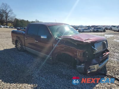 Czwarte zdjęcie samochodu z boku: 2006 LINCOLN MARK LT VIN:5LTPW16596FJ01739 - miniatura