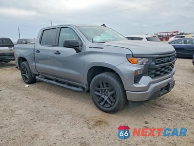 Czwarte zdjęcie samochodu z boku: 2024 CHEVROLET SILVERADO C1500 CUSTOM VIN:3GCPABEKXRG136176 - miniatura