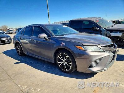 Czwarte zdjęcie samochodu z boku: 2018 TOYOTA CAMRY SE VIN:4T1B11HK0JU130593 - miniatura