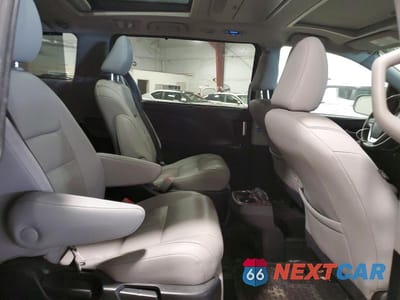 Zdjęcie 11 z 13 samochodu: 2018 TOYOTA SIENNA XLE VIN:5TDYZ3DC9JS924515 - miniatura
