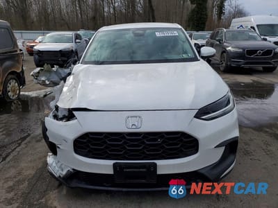 Piąte zdjęcie samochodu w środku: 2023 HONDA HR-V LX VIN:3CZRZ2H36PM742654 - miniatura