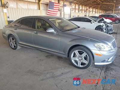 Czwarte zdjęcie samochodu z boku: 2007 MERCEDES-BENZ S 550 VIN:WDDNG71X17A081364 - miniatura