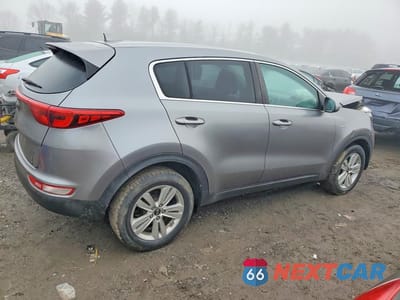 Trzecie zdjęcie samochodu z tyłu: 2017 KIA SPORTAGE LX VIN:KNDPMCAC9H7117172 - miniatura
