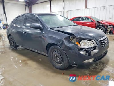 Czwarte zdjęcie samochodu z boku: 2010 HYUNDAI ELANTRA BLUE VIN:KMHDU4AD8AU930863 - miniatura