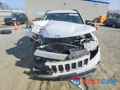 Piąte zdjęcie samochodu w środku: 2012 JEEP COMPASS LATITUDE VIN:1C4NJCEB7CD618248 - miniatura