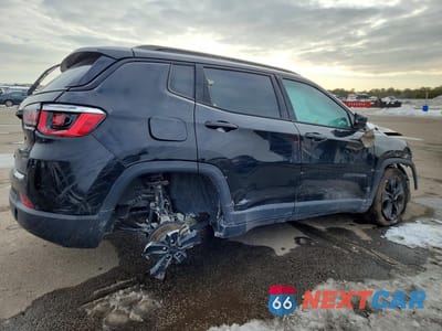 Trzecie zdjęcie samochodu z tyłu: 2019 JEEP COMPASS LATITUDE VIN:3C4NJDBB8KT648636 - miniatura