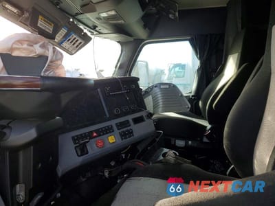 Zdjęcie 7 z 13 samochodu: 2022 FREIGHTLINER CASCADIA 126 VIN:3AKJHHDR5NSNS8060 - miniatura