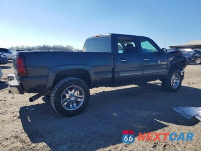 Trzecie zdjęcie samochodu z tyłu: 2004 CHEVROLET SILVERADO C2500 HEAVY DUTY VIN:1GCHC23U54F261311 - miniatura