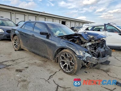 Czwarte zdjęcie samochodu z boku: 2017 CHRYSLER 300 S VIN:2C3CCABG2HH558481 - miniatura