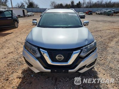 Piąte zdjęcie samochodu w środku: 2018 NISSAN ROGUE S VIN:KNMAT2MT4JP573925 - miniatura