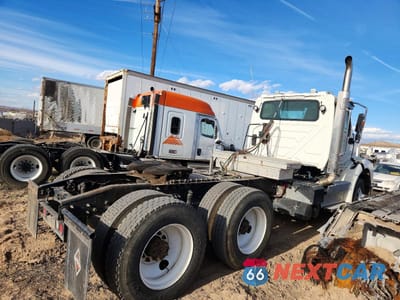 Czwarte zdjęcie samochodu z boku: 2025 INTERNATIONAL HX620 SEMI TRUCK VIN:3HSPCAPR4SN379358 - miniatura