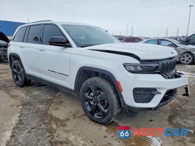 Czwarte zdjęcie samochodu z boku: 2024 JEEP GRAND CHEROKEE LAREDO VIN:1C4RJHAG3RC705756 - miniatura
