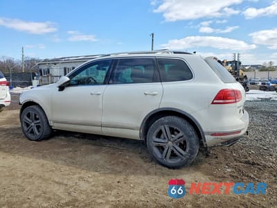 Drugie zdjęcie samochodu z przodu: 2017 VOLKSWAGEN TOUAREG WOLFSBURG VIN:WVGRF7BP4HD001676 - miniatura