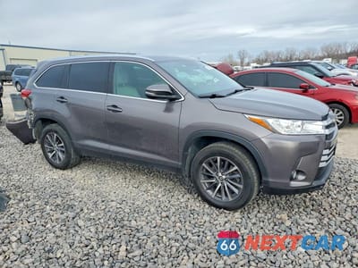 Czwarte zdjęcie samochodu z boku: 2019 TOYOTA HIGHLANDER XLE VIN:5TDJZRFH3KS569551 - miniatura