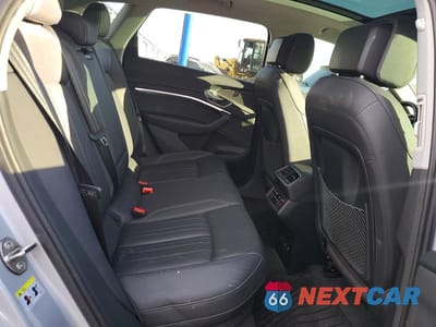 Zdjęcie 11 z 14 samochodu: 2022 AUDI E-TRON PREMIUM VIN:WA1AAAGE4NB007547 - miniatura