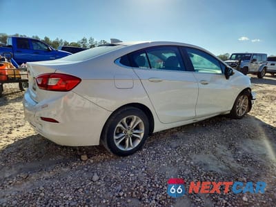 Trzecie zdjęcie samochodu z tyłu: 2019 CHEVROLET CRUZE LT VIN:1G1BE5SM9K7123791 - miniatura