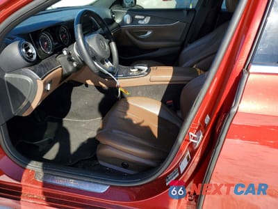 Zdjęcie 7 z 12 samochodu: 2018 MERCEDES-BENZ E 300 VIN:WDDZF4JB3JA425999 - miniatura