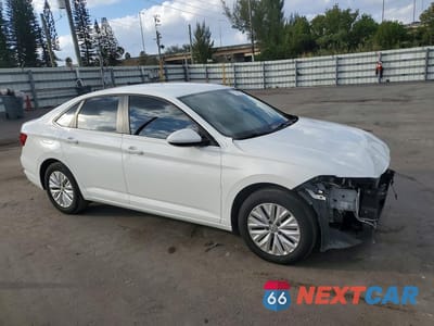 Czwarte zdjęcie samochodu z boku: 2020 VOLKSWAGEN JETTA S VIN:3VWN57BU7LM049419 - miniatura