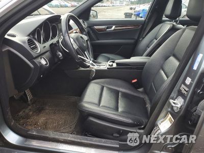 Zdjęcie 7 z 12 samochodu: 2012 MERCEDES-BENZ C 250 VIN:WDDGF4HB2CA718793 - miniatura