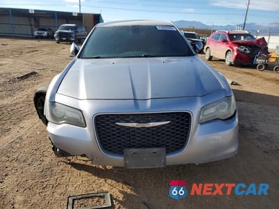 Piąte zdjęcie samochodu w środku: 2018 CHRYSLER 300 S VIN:2C3CCAGG7JH240760 - miniatura