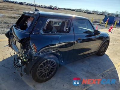 Trzecie zdjęcie samochodu z tyłu: 2025 MINI COOPER S VIN:WMW23GD02S2W70169 - miniatura