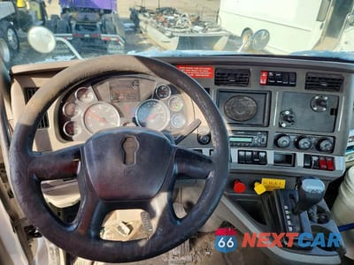 Zdjęcie 6 z 10 samochodu: 2014 KENWORTH T680 SEMI TRUCK VIN:1XKYA48X4EJ402604 - miniatura