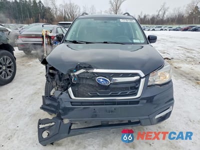 Piąte zdjęcie samochodu w środku: 2018 SUBARU FORESTER 2.5I PREMIUM VIN:JF2SJAGC6JH414142 - miniatura