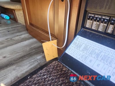 Zdjęcie 9 z 10 samochodu: 2014 JAYCO EAGLE PREMIER CAMPER VIN:1UJCJ0BV3E1LH0066 - miniatura