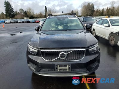 Piąte zdjęcie samochodu w środku: 2019 VOLVO XC40 T5 MOMENTUM VIN:YV4162UK5K2053369 - miniatura