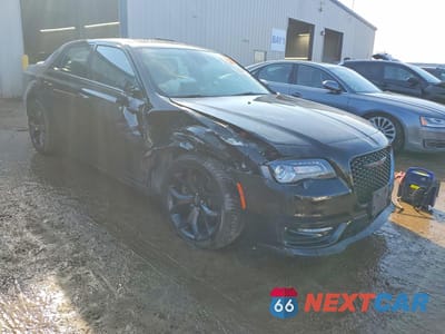 Czwarte zdjęcie samochodu z boku: 2021 CHRYSLER 300 S VIN:2C3CCABT4MH660176 - miniatura