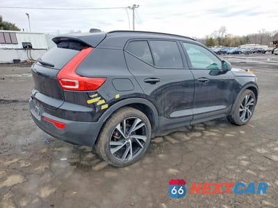 Trzecie zdjęcie samochodu z tyłu: 2021 VOLVO XC40 T5 R-DESIGN VIN:YV4162UM6M2499017 - miniatura