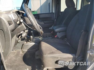 Zdjęcie 7 z 13 samochodu: 2016 JEEP WRANGLER UNLIMITED SPORT VIN:1C4BJWDG8GL310597 - miniatura