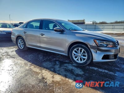 Czwarte zdjęcie samochodu z boku: 2016 VOLKSWAGEN PASSAT S VIN:1VWAT7A31GC022334 - miniatura