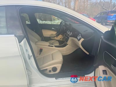 Piąte zdjęcie samochodu w środku: 2016 MERCEDES-BENZ CLA 250 4MATIC VIN:WDDSJ4GB5GN342681 - miniatura