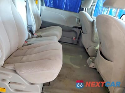 Zdjęcie 11 z 12 samochodu: 2014 TOYOTA SIENNA LE VIN:5TDKK3DCXES423830 - miniatura