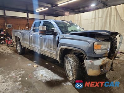 Czwarte zdjęcie samochodu z boku: 2016 GMC SIERRA K3500 SLT VIN:1GT52XC88GZ146615 - miniatura