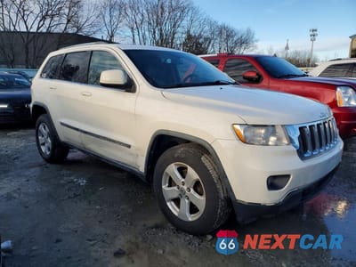 Czwarte zdjęcie samochodu z boku: 2012 JEEP GRAND CHEROKEE LAREDO VIN:1C4RJFAT7CC211747 - miniatura