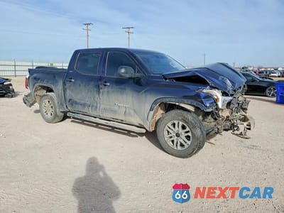 Czwarte zdjęcie samochodu z boku: 2024 TOYOTA TUNDRA SR5 VIN:5TFLA5DB6RX214210 - miniatura