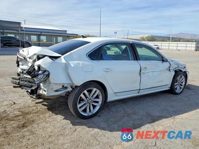 Trzecie zdjęcie samochodu z tyłu: 2017 VOLKSWAGEN PASSAT SE VIN:1VWGT7A37HC068634 - miniatura