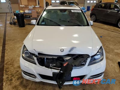 Piąte zdjęcie samochodu w środku: 2013 MERCEDES-BENZ C 300 4MATIC VIN:WDDGF8AB9DA817324 - miniatura