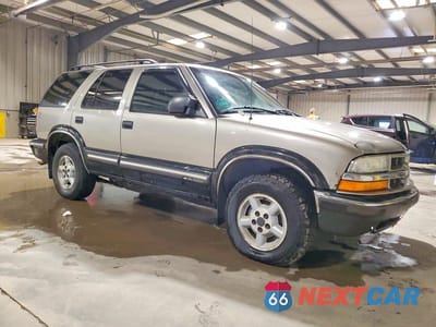 Czwarte zdjęcie samochodu z boku: 1999 CHEVROLET BLAZER VIN:1GNDT13W4X2222738 - miniatura
