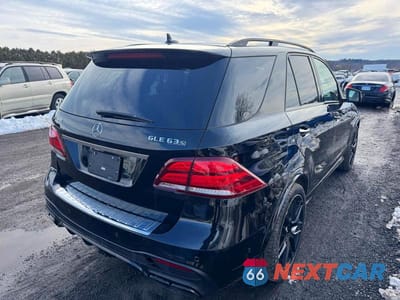 Trzecie zdjęcie samochodu z tyłu: 2018 MERCEDES-BENZ GLE 63 AMG-S 4MATIC VIN:4JGDA7FB0JB055078 - miniatura