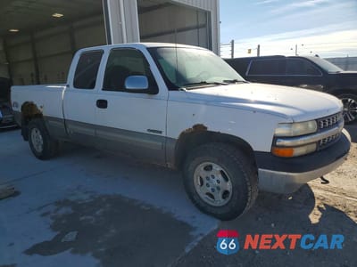 Czwarte zdjęcie samochodu z boku: 2000 CHEVROLET SILVERADO K1500 VIN:1GCEK19T2YZ234991 - miniatura