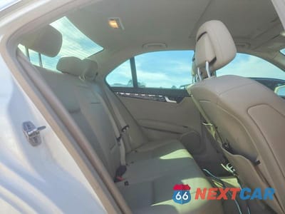 Zdjęcie 10 z 13 samochodu: 2012 MERCEDES-BENZ C 250 VIN:WDDGF4HB4CR239681 - miniatura