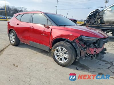 Czwarte zdjęcie samochodu z boku: 2021 CHEVROLET BLAZER 1LT VIN:3GNKBBRA7MS522589 - miniatura