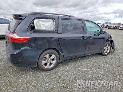 Trzecie zdjęcie samochodu z tyłu: 2017 TOYOTA SIENNA LE VIN:5TDKZ3DC5HS824573 - miniatura