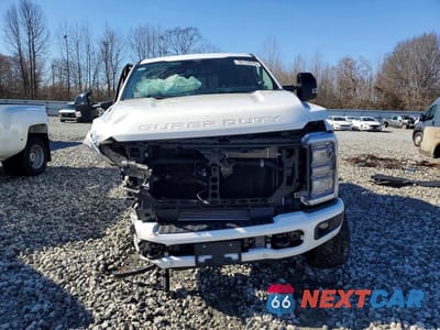 Piąte zdjęcie samochodu w środku: 2025 FORD F350 SUPER DUTY VIN:1FT8W3BM5SEE07840 - miniatura